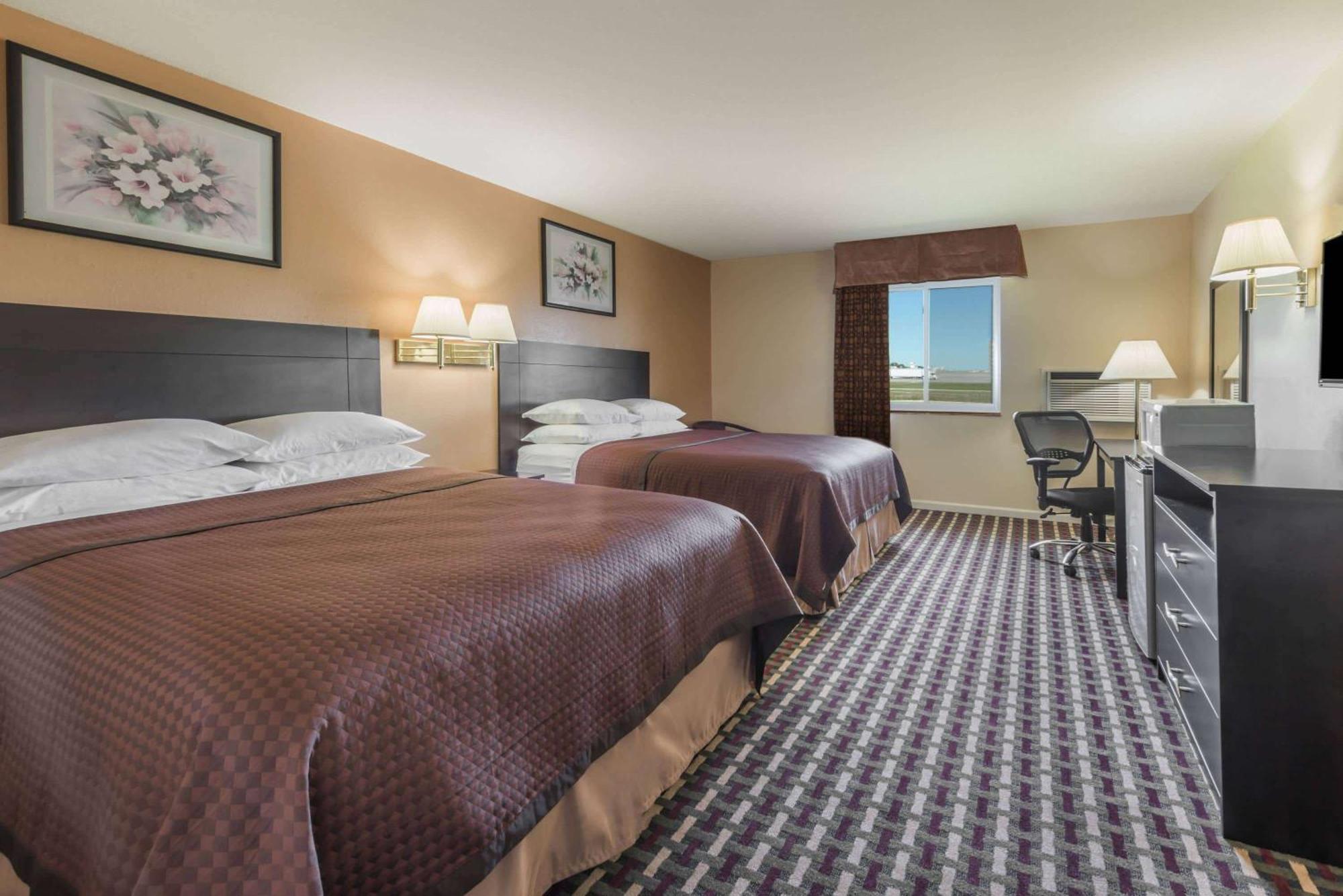 Super 8 By Wyndham Higginsville Eksteriør bilde